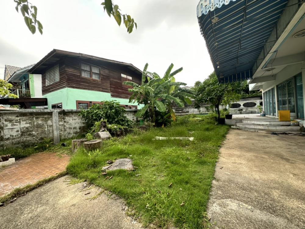 ขายบ้านอ่อนนุช อุดมสุข : ขายบ้านเก่าต้องปรับปรุงพร้อมที่ดินขนาด 97 ตรว ที่ดินเป็นสี่เหลี่ยมผืนผ้าสวย อยู่ในซอยเงียบสงบ เพื่อนบ้านดี