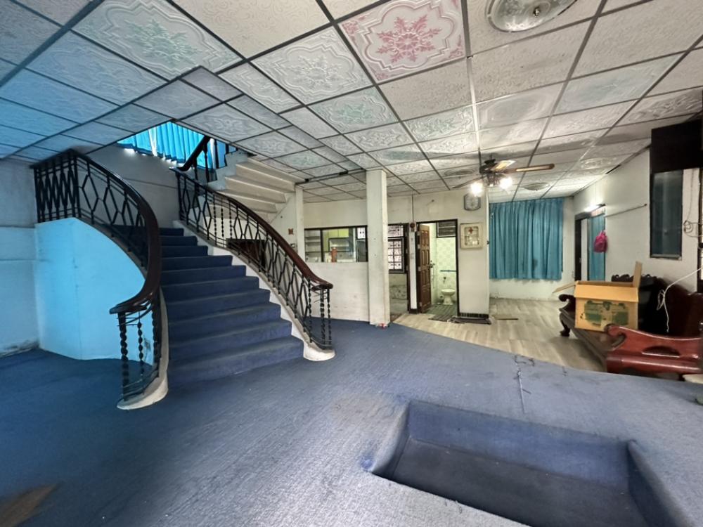 ขายบ้านอ่อนนุช อุดมสุข : ขายบ้านเก่าต้องปรับปรุงพร้อมที่ดินขนาด 97 ตรว ที่ดินเป็นสี่เหลี่ยมผืนผ้าสวย อยู่ในซอยเงียบสงบ เพื่อนบ้านดี