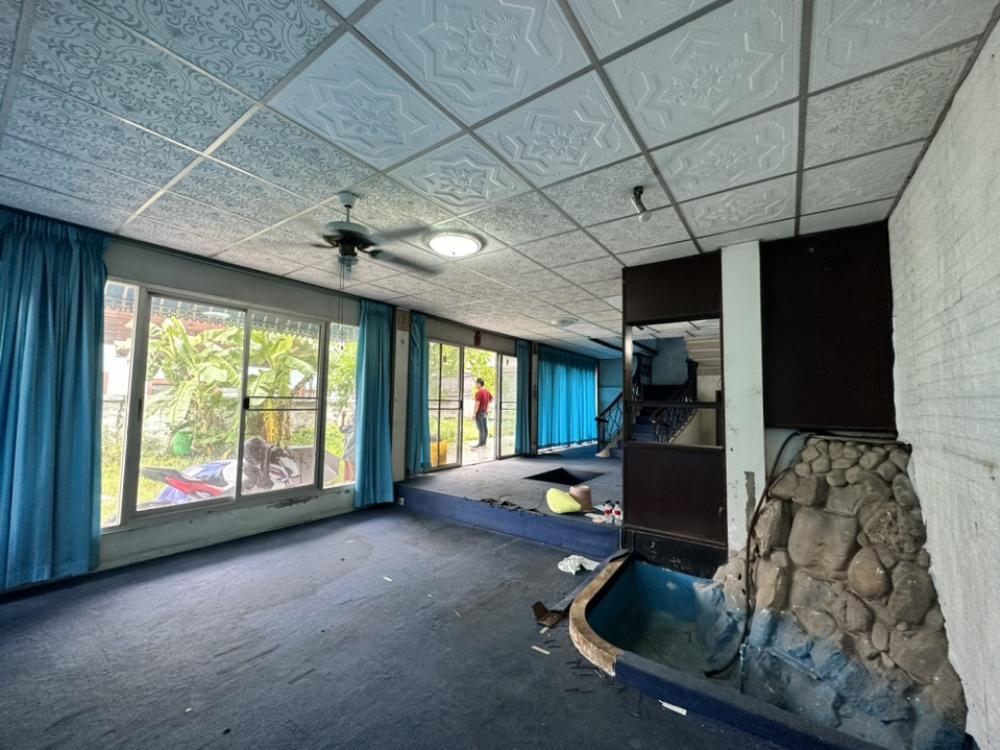 ขายบ้านอ่อนนุช อุดมสุข : ขายบ้านเก่าต้องปรับปรุงพร้อมที่ดินขนาด 97 ตรว ที่ดินเป็นสี่เหลี่ยมผืนผ้าสวย อยู่ในซอยเงียบสงบ เพื่อนบ้านดี