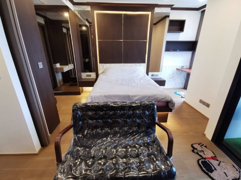 ให้เช่าคอนโดสยาม จุฬา สามย่าน : Ashton Chula - Silom【𝐑𝐄𝐍𝐓】🔥 ห้องโมเดิร์น พื้นที่ส่วนกลางวิวแบบพาราโนมา ติดกับMRTสามย่าน   🔥 ติดต่อไลน์ไอดี: @hacondo