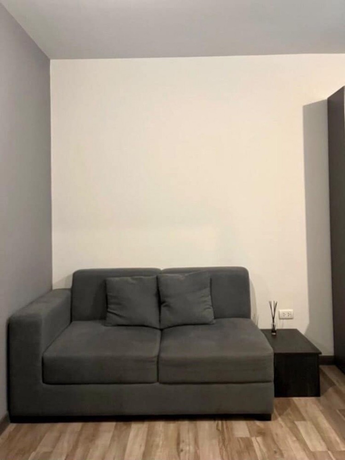 ให้เช่าคอนโดสะพานควาย จตุจักร : ★ Estabe Phaholyothin 18★ 25 ตรม.,ชั้น 2 (1 ห้องนอน 1 ห้องน้ำ), ★ใกล้รถไฟฟ้า MRT จตุจักร และ MRT หมอชิต ใกล้ Central ลาดพร้าว ★ สิ่งอำนวยความสะดวกมากมาย★ เครื่องใช้ไฟฟ้าครบครัน★