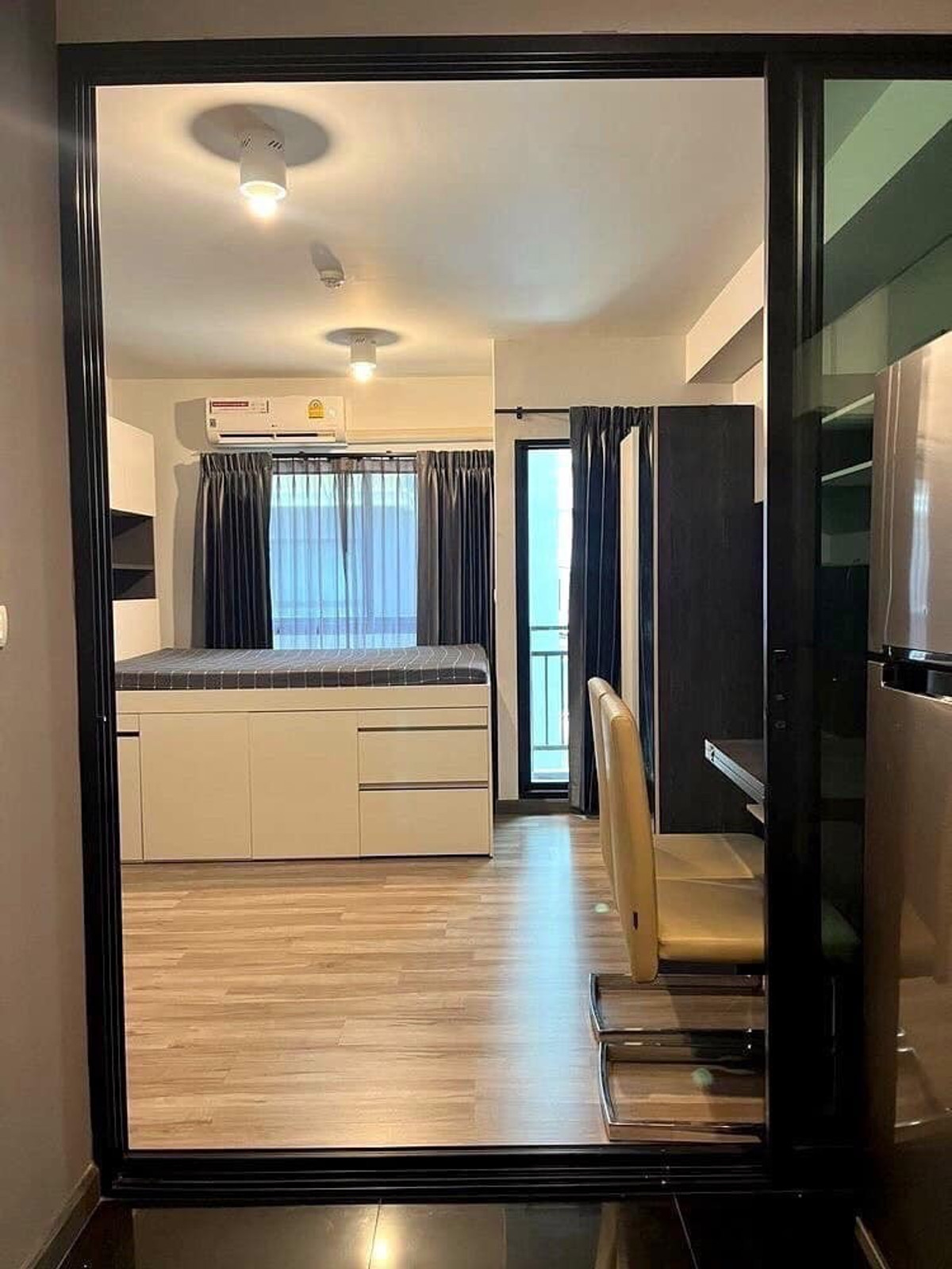 ให้เช่าคอนโดสะพานควาย จตุจักร : ★ Estabe Phaholyothin 18★ 25 ตรม.,ชั้น 2 (1 ห้องนอน 1 ห้องน้ำ), ★ใกล้รถไฟฟ้า MRT จตุจักร และ MRT หมอชิต ใกล้ Central ลาดพร้าว ★ สิ่งอำนวยความสะดวกมากมาย★ เครื่องใช้ไฟฟ้าครบครัน★