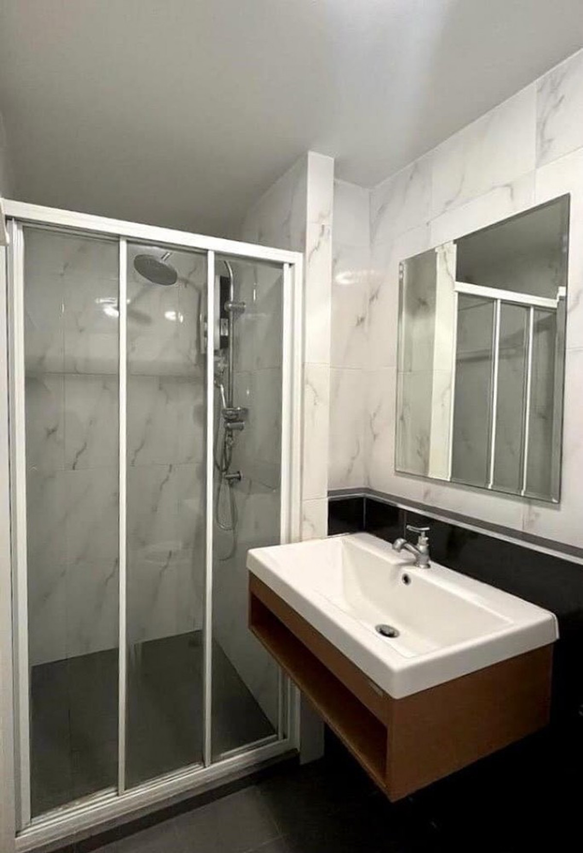 ให้เช่าคอนโดสะพานควาย จตุจักร : ★ Estabe Phaholyothin 18★ 25 ตรม.,ชั้น 2 (1 ห้องนอน 1 ห้องน้ำ), ★ใกล้รถไฟฟ้า MRT จตุจักร และ MRT หมอชิต ใกล้ Central ลาดพร้าว ★ สิ่งอำนวยความสะดวกมากมาย★ เครื่องใช้ไฟฟ้าครบครัน★