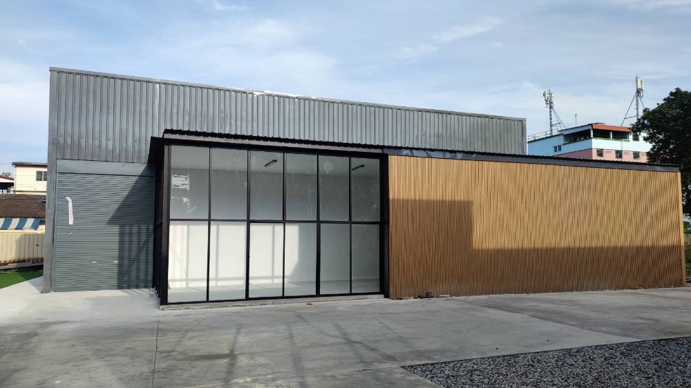 ให้เช่าโชว์รูมบางนา แบริ่ง ลาซาล : โชว์รูม modernสวย สร้างใหม่พร้อมเข้าใช้ ริมถนนบางนาตราด ตรงข้ามเมกะบางนา พื้นที่300ตร.ม. By SHOW24