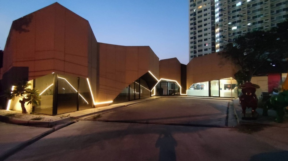 ให้เช่าโชว์รูมบางนา แบริ่ง ลาซาล : ให้เช่าโชว์รูม-ออฟฟิศ-ร้านกาแฟ สร้างใหม่พร้อมเข้าใช้  ติดถนนศรีนครินทร์ ย้ำ ติดถนนศรีนครินทร์