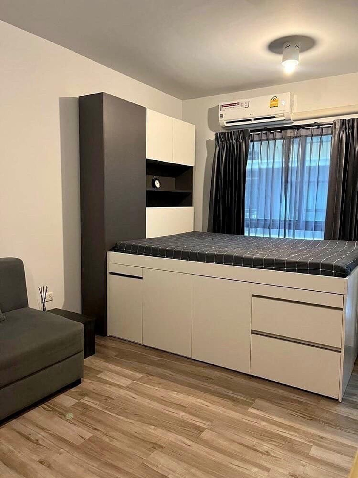 For RentCondoSapankwai,Jatujak : ★ Estabe Phaholyothin 18★ 25 sq m., 2nd floor (1 bedroom, 1 bathroom), ★near MRT Chatuchak and MRT Mo Chit, near Central Lat Phrao ★ Many amenities★ Complete electrical appliances