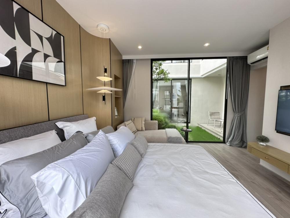 For SaleHousePattanakan, Srinakarin : Beautiful house for sale, next to the road, size 313 sq m, price 19.9 million, Aerie Bangkok Kreetha project, very good value. Not buying is equal to missing out. Contact 0808144488
