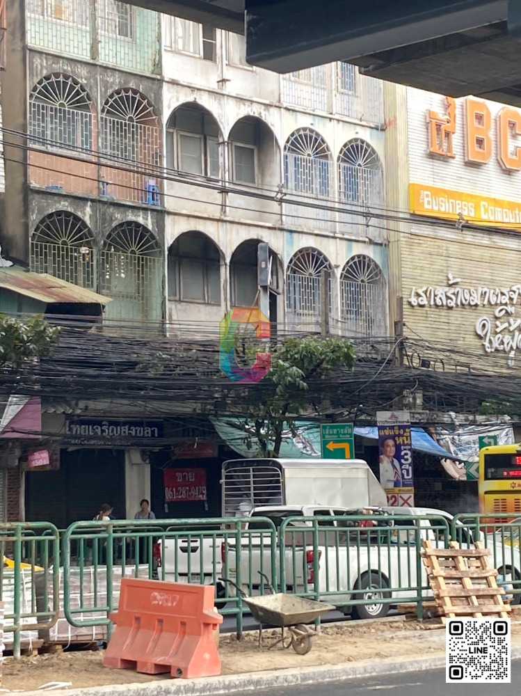 ขายอาคารพาณิชย์รามคำแหง หัวหมาก : Vาย ตึกแถว อาคารพาณิชย์ 4.5 ชั้น 18 ตร.ว. ติดถ.ใหญ่ ถ.รามคำแหง (ตรงข้าม ม.รามคำแหง) รถไฟฟ้า สายสีส้ม (กำลังสร้าง) 200-500 เมตร เท่านั้น