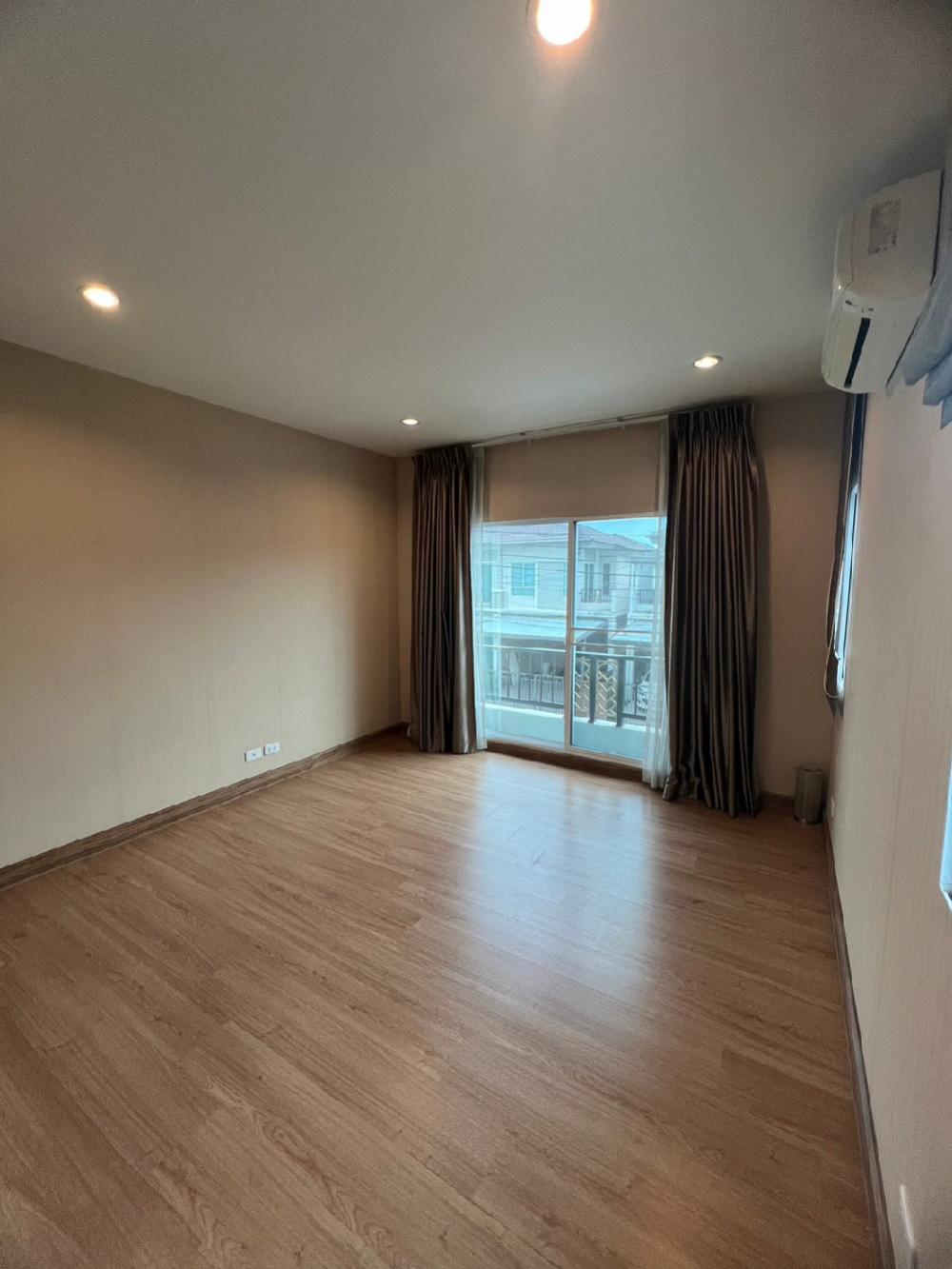 ขายบ้านพัฒนาการ ศรีนครินทร์ : ขายบ้าน ภัสสร  House for sale 8.89M -House พัฒนาการ 38 - 3 bed 2 bath 2 car park 121 sqm 35 sqwค่าโอน คนละครึ่ง  Please Call / line/WhatsApp  0938563451 K.noey