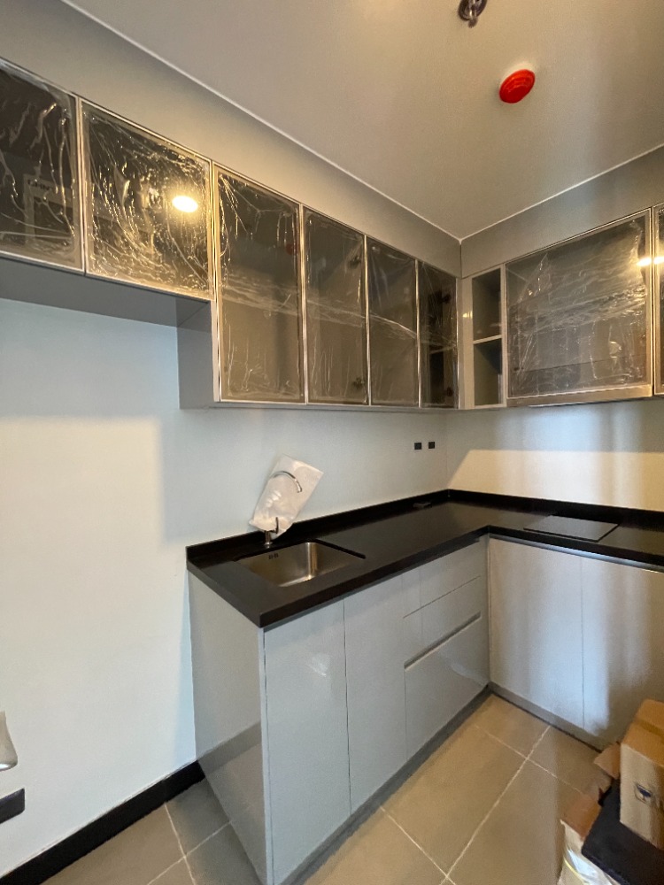 For SaleCondoRama3 (Riverside),Satupadit : Condo for sale, Sapphire Luxurious Condo Sathorn-Rama 3, 8th floor, usable area 54.00 sq m, 2 bedrooms, 2 bathrooms, Chao Phraya River view. Close to Bhumibol Bridge (Industrial Ring Road) and Si Rat Expressway. Location that is easily connected to the ci