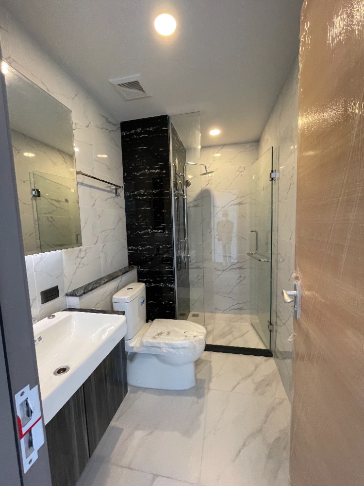 For SaleCondoRama3 (Riverside),Satupadit : Condo for sale, Sapphire Luxurious Condo Sathorn-Rama 3, 8th floor, usable area 54.00 sq m, 2 bedrooms, 2 bathrooms, Chao Phraya River view. Close to Bhumibol Bridge (Industrial Ring Road) and Si Rat Expressway. Location that is easily connected to the ci