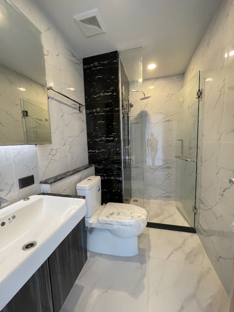 For SaleCondoRama3 (Riverside),Satupadit : Condo for sale, Sapphire Luxurious Condo Sathorn-Rama 3, 8th floor, usable area 54.00 sq m, 2 bedrooms, 2 bathrooms, Chao Phraya River view. Close to Bhumibol Bridge (Industrial Ring Road) and Si Rat Expressway. Location that is easily connected to the ci