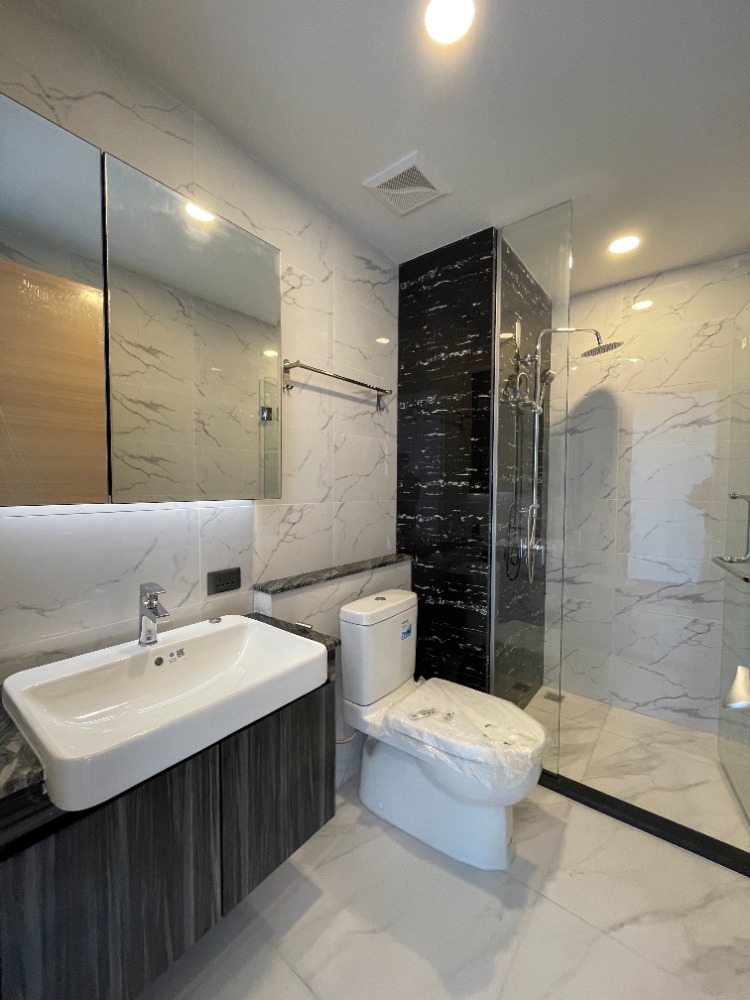 For SaleCondoRama3 (Riverside),Satupadit : Condo for sale, Sapphire Luxurious Condo Sathorn-Rama 3, 8th floor, usable area 54.00 sq m, 2 bedrooms, 2 bathrooms, Chao Phraya River view. Close to Bhumibol Bridge (Industrial Ring Road) and Si Rat Expressway. Location that is easily connected to the ci