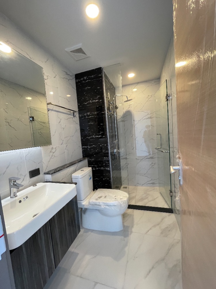 For SaleCondoRama3 (Riverside),Satupadit : Condo for sale, Sapphire Luxurious Condo Sathorn-Rama 3, 8th floor, usable area 54.00 sq m, 2 bedrooms, 2 bathrooms, Chao Phraya River view. Close to Bhumibol Bridge (Industrial Ring Road) and Si Rat Expressway. Location that is easily connected to the ci