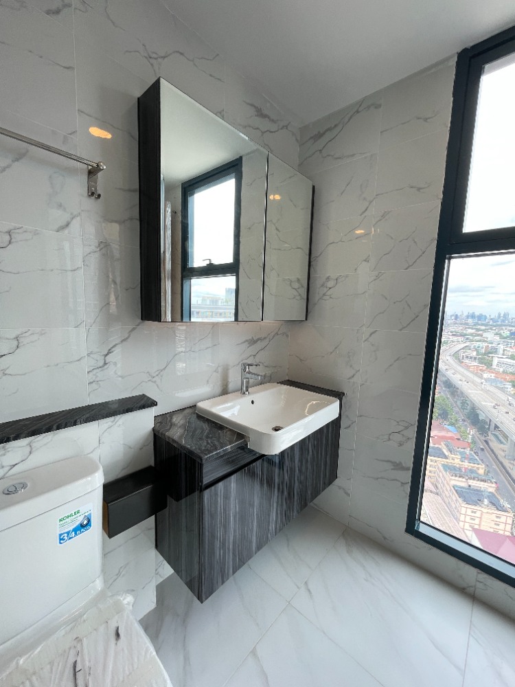 For SaleCondoRama3 (Riverside),Satupadit : Condo for sale, Sapphire Luxurious Condo Sathorn-Rama 3, 8th floor, usable area 54.00 sq m, 2 bedrooms, 2 bathrooms, Chao Phraya River view. Close to Bhumibol Bridge (Industrial Ring Road) and Si Rat Expressway. Location that is easily connected to the ci