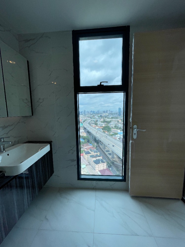 For SaleCondoRama3 (Riverside),Satupadit : Condo for sale, Sapphire Luxurious Condo Sathorn-Rama 3, 8th floor, usable area 54.00 sq m, 2 bedrooms, 2 bathrooms, Chao Phraya River view. Close to Bhumibol Bridge (Industrial Ring Road) and Si Rat Expressway. Location that is easily connected to the ci