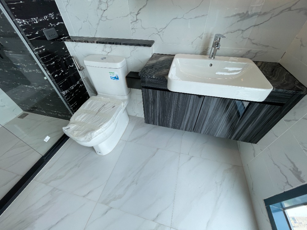 For SaleCondoRama3 (Riverside),Satupadit : Condo for sale, Sapphire Luxurious Condo Sathorn-Rama 3, 8th floor, usable area 54.00 sq m, 2 bedrooms, 2 bathrooms, Chao Phraya River view. Close to Bhumibol Bridge (Industrial Ring Road) and Si Rat Expressway. Location that is easily connected to the ci