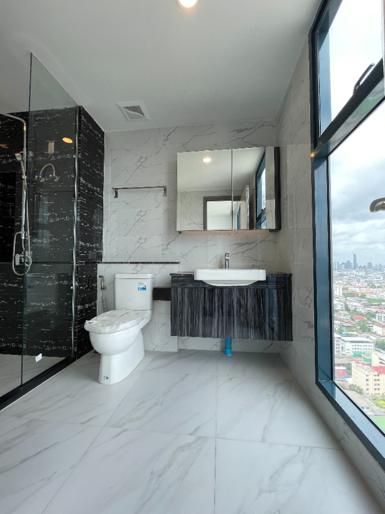 For SaleCondoRama3 (Riverside),Satupadit : Condo for sale, Sapphire Luxurious Condo Sathorn-Rama 3, 8th floor, usable area 54.00 sq m, 2 bedrooms, 2 bathrooms, Chao Phraya River view. Close to Bhumibol Bridge (Industrial Ring Road) and Si Rat Expressway. Location that is easily connected to the ci