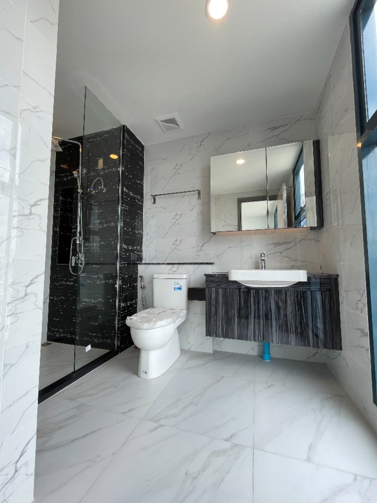 For SaleCondoRama3 (Riverside),Satupadit : Condo for sale, Sapphire Luxurious Condo Sathorn-Rama 3, 8th floor, usable area 54.00 sq m, 2 bedrooms, 2 bathrooms, Chao Phraya River view. Close to Bhumibol Bridge (Industrial Ring Road) and Si Rat Expressway. Location that is easily connected to the ci