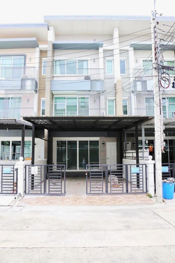 For SaleTownhomePattanakan, Srinakarin : H0255😍 For SELL Selling a 3-storey townhouse, 🚪3 bedrooms🚄near Ramkhamhaeng Hospital 🏢Town Avenue Rama 9🔔House area: 22 sq.wa🔔Usable area: 160sq.m.💲Selling:4,300,000฿📞O99-5919653,O65-9423251✅LineID:@sureresidence
