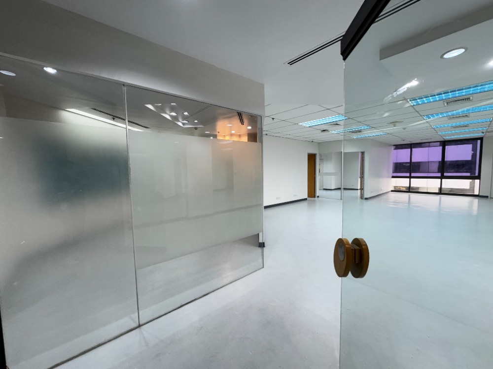 ให้เช่าสำนักงานสาทร นราธิวาส : 📌{FOR RENT} 📌 Office Grade A connect to BTS Chongnonsi Station; 161 sq.m.
