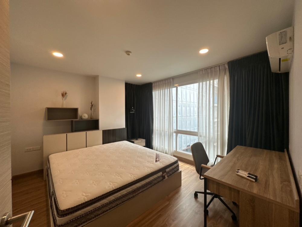 For RentCondoOnnut, Udomsuk : 🏢 Le crique Sukhumvit 64/2 🛏️Beautiful room ✨Good location🌐2 bedrooms📍Top floor🌤️Beautiful view 🛋️Fully Furnished 📺 Complete electrical appliances (special price)CODE : 01009