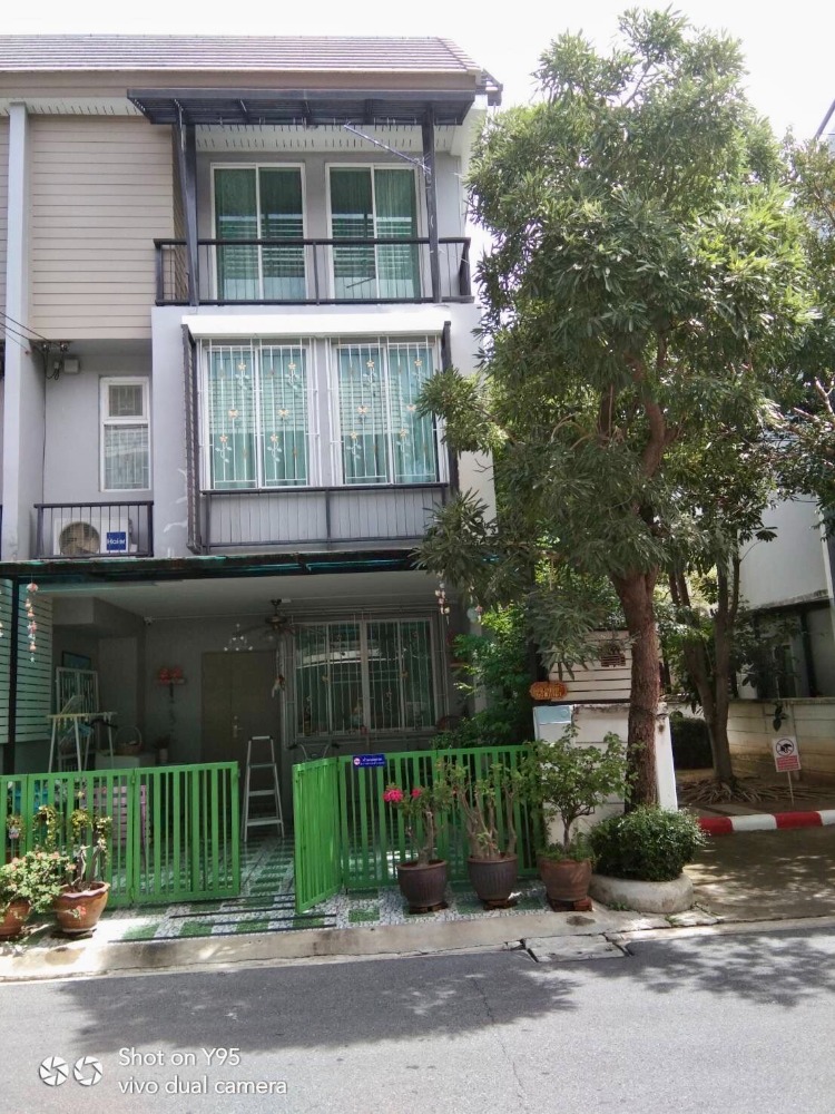 For SaleTownhomeKaset Nawamin,Ladplakao : 🔥Price reduction of 900,000 baht🔥Townhouse for sale, end unit, Ariya-Daily Village, Lat Phrao. Bring your bags and move in right away.