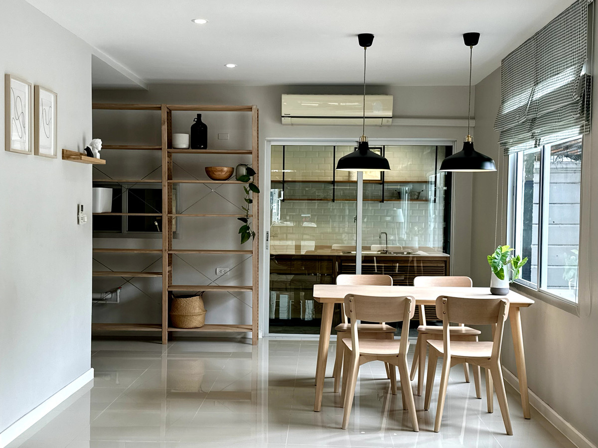 ขายทาวน์โฮมพระราม 2 บางขุนเทียน : ลดราคา!! ทาวโฮม3 ชั้น 36.10 ตรว. หลังมุมมีสวนด้านข้าง หน้าบ้านลึกพิเศษ 2 จอด ต่อเติมครัวบิ้วอินท์