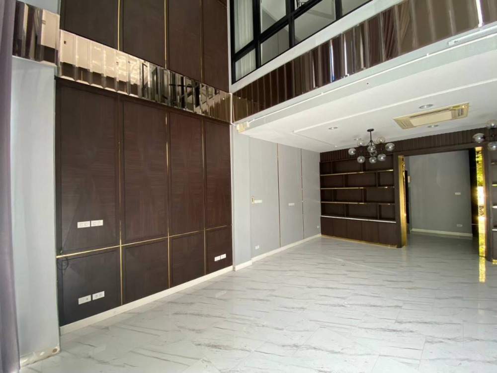 ขายโฮมออฟฟิศบางนา แบริ่ง ลาซาล : ขาย Emblazon 5 ชั้น มีลิฟท์โดยสารพร้อมใช้งาน