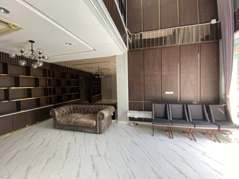 ขายโฮมออฟฟิศบางนา แบริ่ง ลาซาล : ขาย Emblazon 5 ชั้น มีลิฟท์โดยสารพร้อมใช้งาน