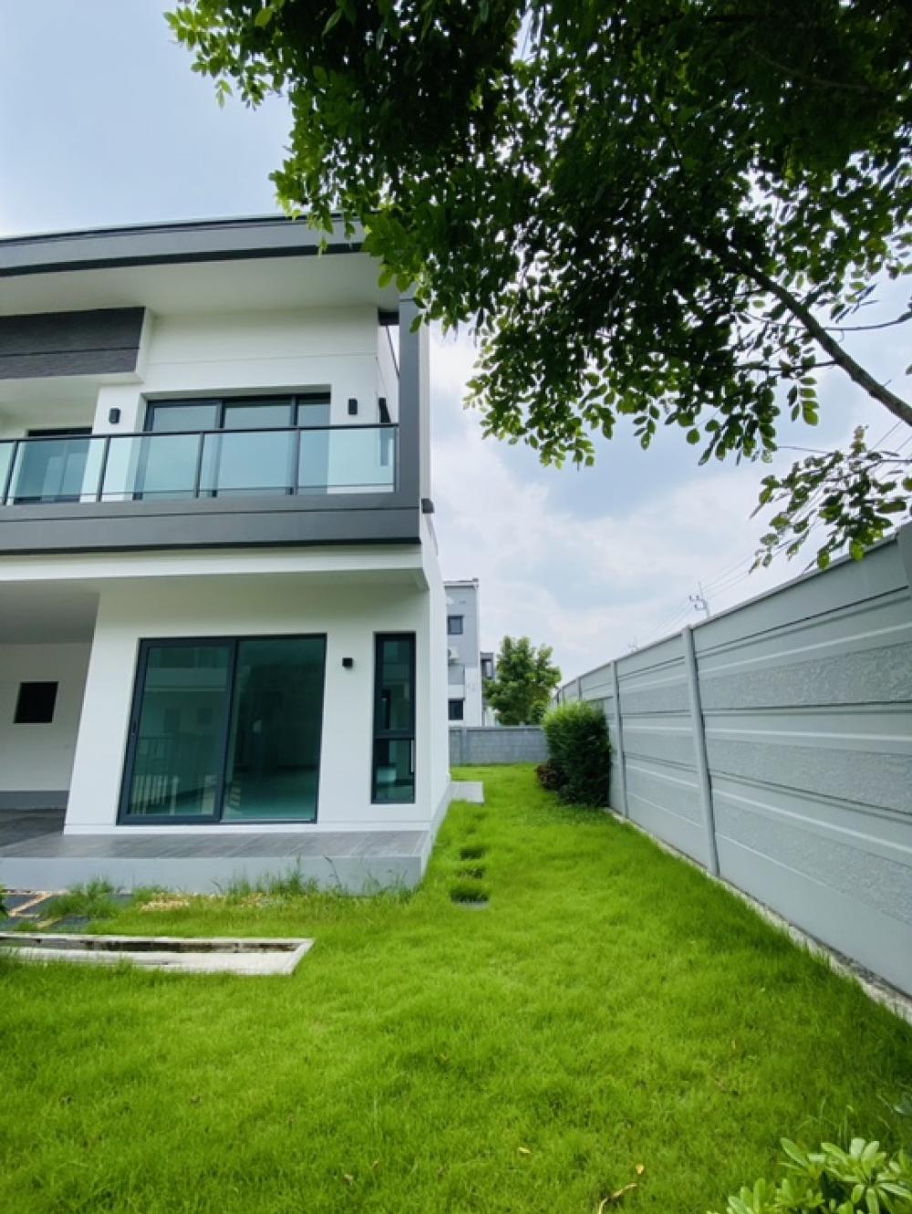 For SaleHouseLadkrabang, Suwannaphum Airport : #Urgent sale, luxury single house, private garden corner 