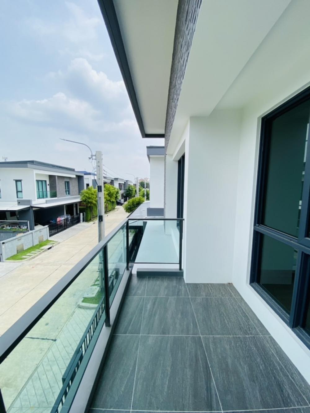 For SaleHouseLadkrabang, Suwannaphum Airport : #Urgent sale, luxury single house, private garden corner 