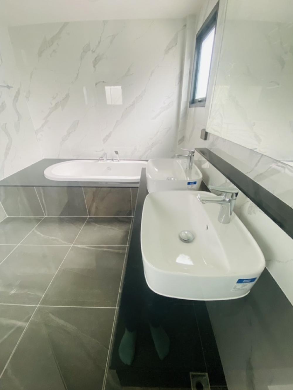 For SaleHouseLadkrabang, Suwannaphum Airport : #Urgent sale, luxury single house, private garden corner 