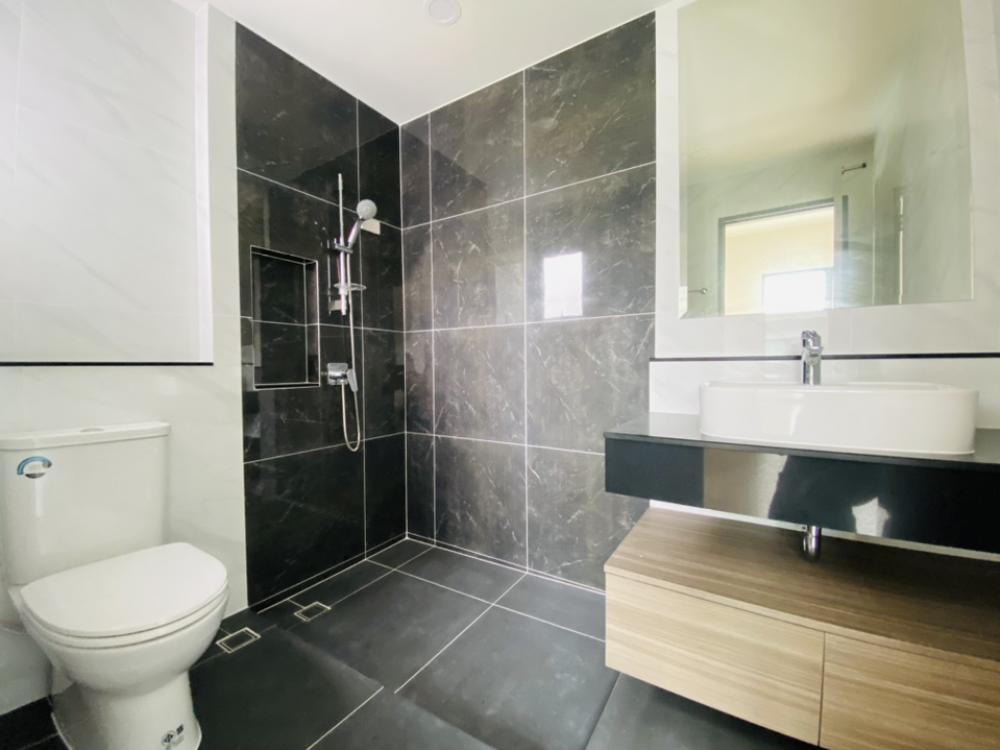 For SaleHouseLadkrabang, Suwannaphum Airport : #Urgent sale, luxury single house, private garden corner 