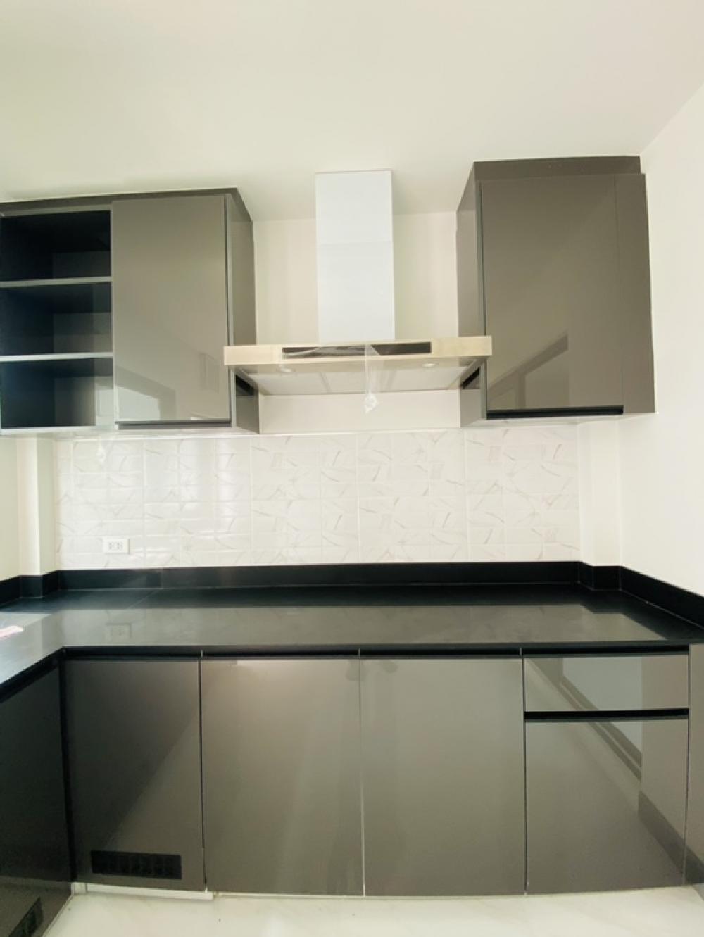 For SaleHouseLadkrabang, Suwannaphum Airport : #Urgent sale, luxury single house, private garden corner 