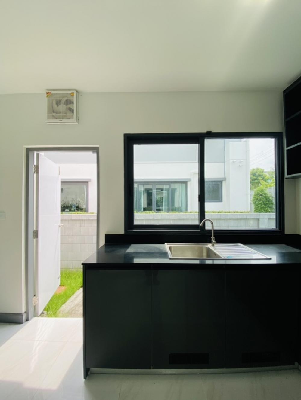 For SaleHouseLadkrabang, Suwannaphum Airport : #Urgent sale, luxury single house, private garden corner 