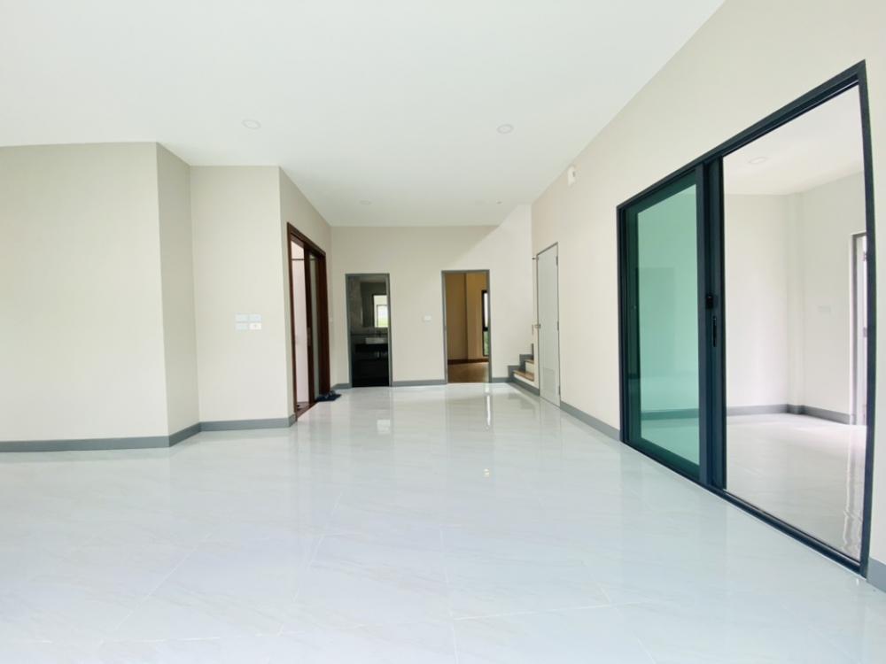 For SaleHouseLadkrabang, Suwannaphum Airport : #Urgent sale, luxury single house, private garden corner 