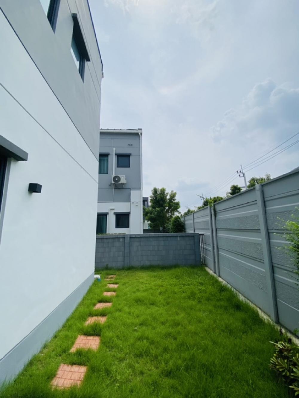 For SaleHouseLadkrabang, Suwannaphum Airport : #Urgent sale, luxury single house, private garden corner 