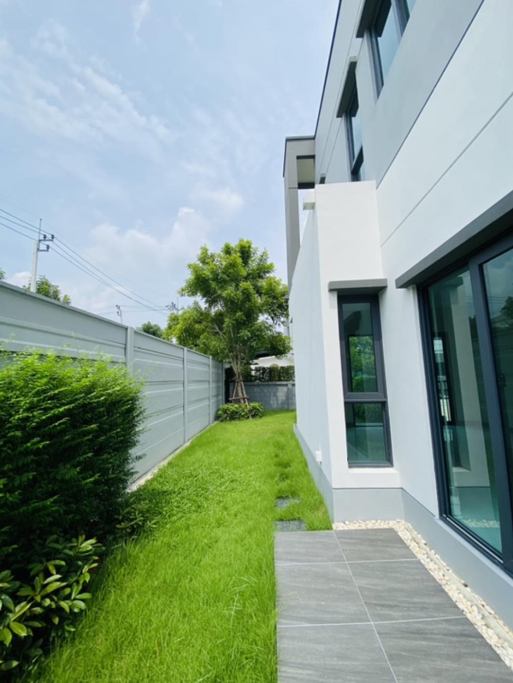 For SaleHouseLadkrabang, Suwannaphum Airport : #Urgent sale, luxury single house, private garden corner 