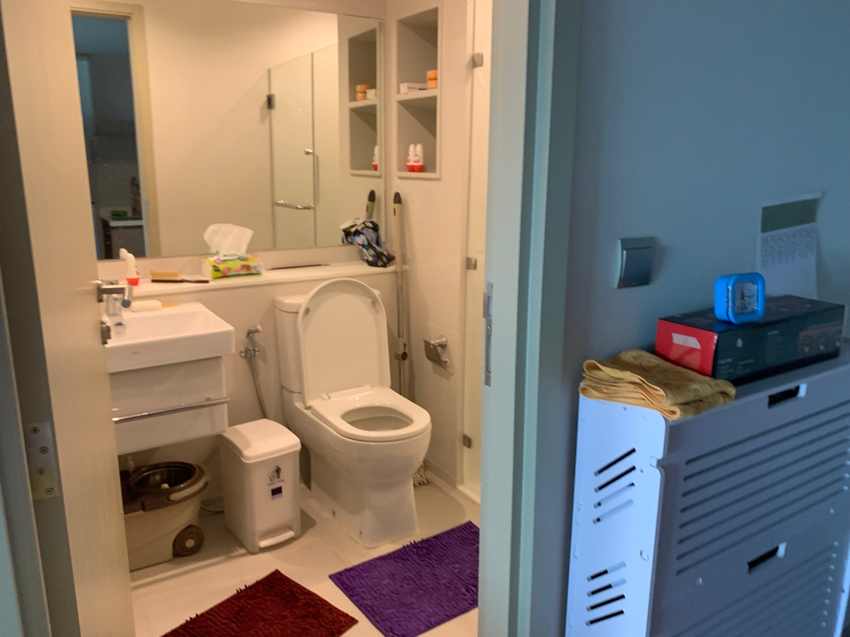 For RentCondoLadprao, Central Ladprao : 28sq m, 28th floor (studio), NEW CBD. next to central ladprao and next to BTS and subway stations. The view and swimming pool on the roof are really amazing.  Fully furnished, @Life Ladprao