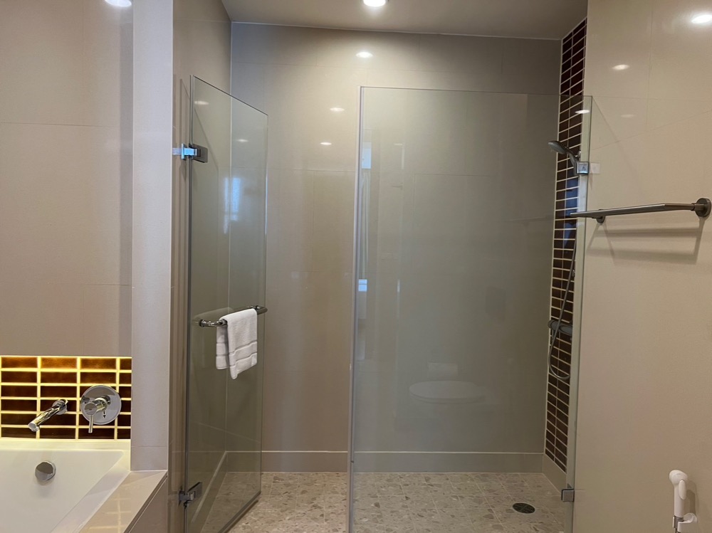 ให้เช่าคอนโดสาทร นราธิวาส : ✨ ให้เช่า Chatrium 2 bedrooms , big size unit, by the river near Shrewsbury international school , with many special offers