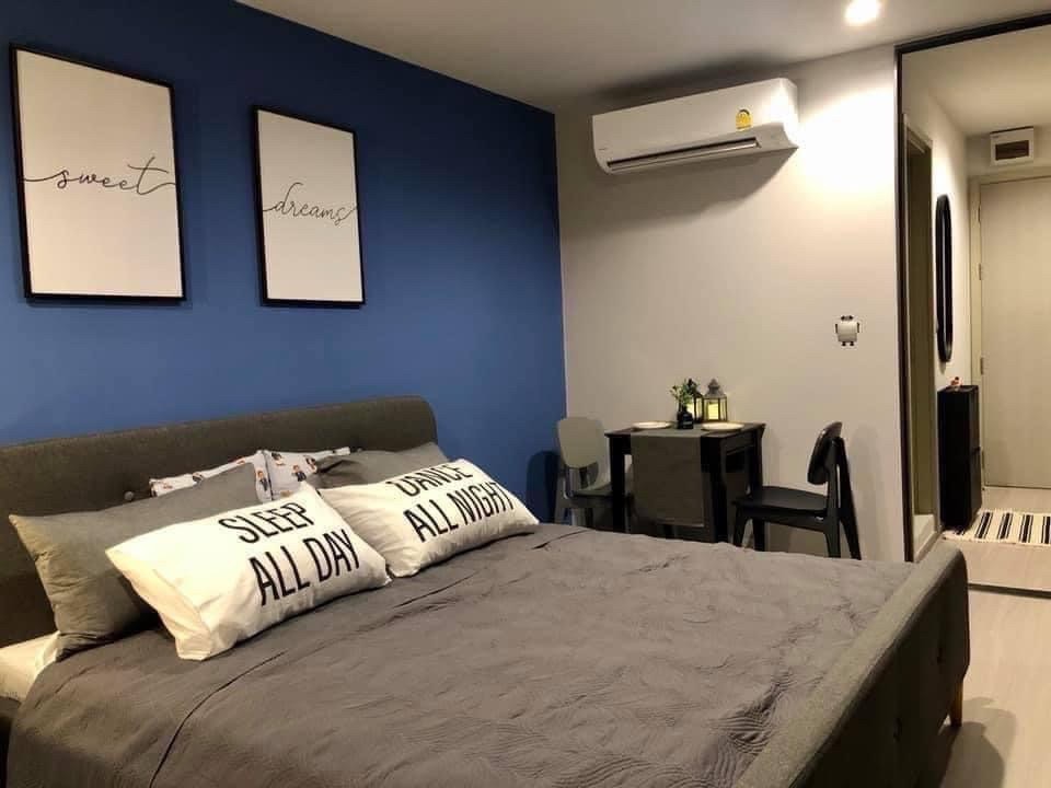 For RentCondoLadprao, Central Ladprao : 29sq m, 26th floor (1 bedrtoom), NEW CBD. next to central ladprao and next to BTS and subway stations. The view and swimming pool on the roof are really amazing.  Fully furnished, @Life Ladprao
