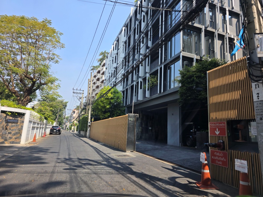 ขายคอนโดสุขุมวิท อโศก ทองหล่อ : คอนโด ไซมิส จอยญ่า สุขุมวิท 31 ชั้น6 
วิวสระ 2นอน ทำเลใจกลางเมืองย่านอโศก ห้องพร้อมเข้าอยู่ 