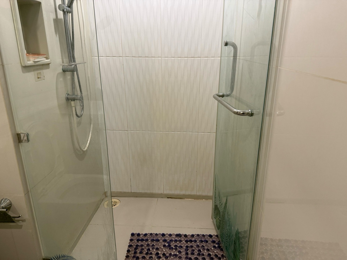 For RentCondoLadprao, Central Ladprao : 28sq m, 28th floor (studio), NEW CBD. next to central ladprao and next to BTS and subway stations. The view and swimming pool on the roof are really amazing.  Fully furnished, @Life Ladprao