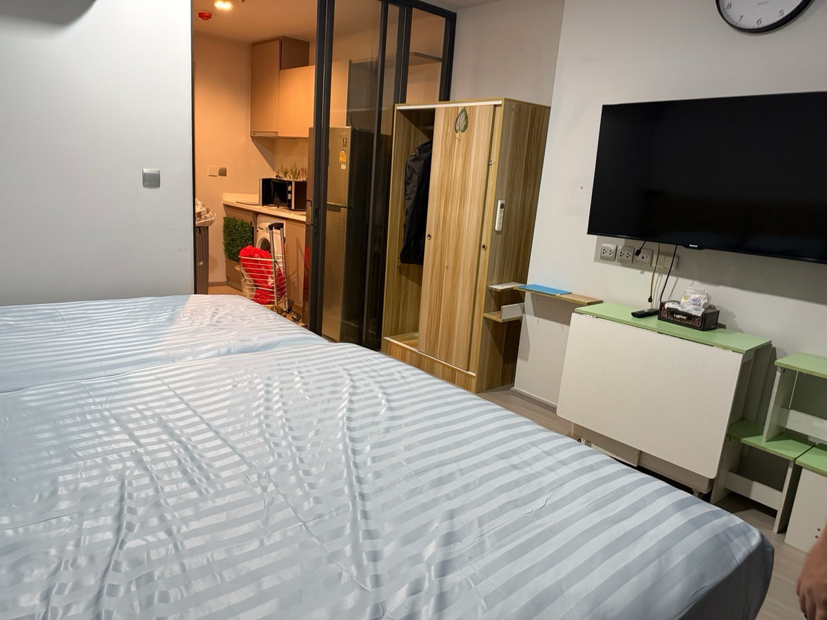 For RentCondoLadprao, Central Ladprao : 28sq m, 28th floor (studio), NEW CBD. next to central ladprao and next to BTS and subway stations. The view and swimming pool on the roof are really amazing.  Fully furnished, @Life Ladprao