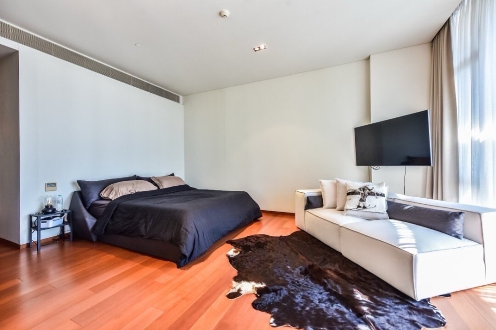 For SaleCondoSathorn, Narathiwat : Sell with tenant til 14 March 2026
Duplex room for sale at The Sukhothai Residences, 1 bedroom (floor plan 2 bedrooms), wide balcony, near MRT Lumpini