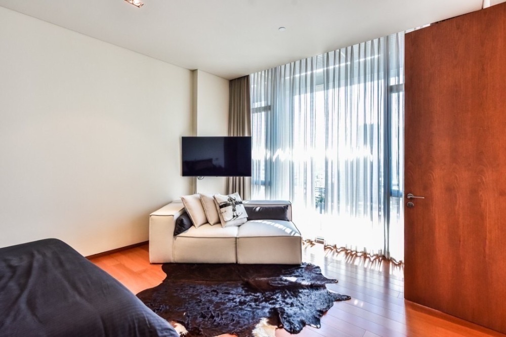 For SaleCondoSathorn, Narathiwat : Sell with tenant til 14 March 2026
Duplex room for sale at The Sukhothai Residences, 1 bedroom (floor plan 2 bedrooms), wide balcony, near MRT Lumpini