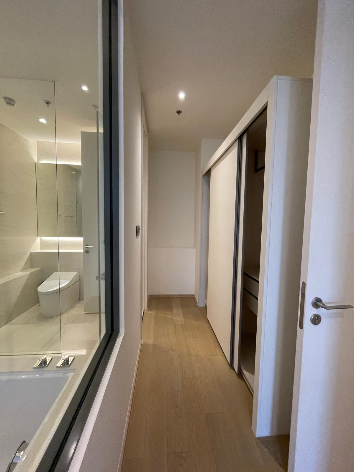 ขายคอนโดสุขุมวิท อโศก ทองหล่อ : [RARE UNIT] The Strand Thonglor – นิยามใหม่ของความหรูหราที่เงียบสงบ | 2 นอน ชั้นสูง (22) | เพียง 30 ม. จาก BTS ทองหล่อ