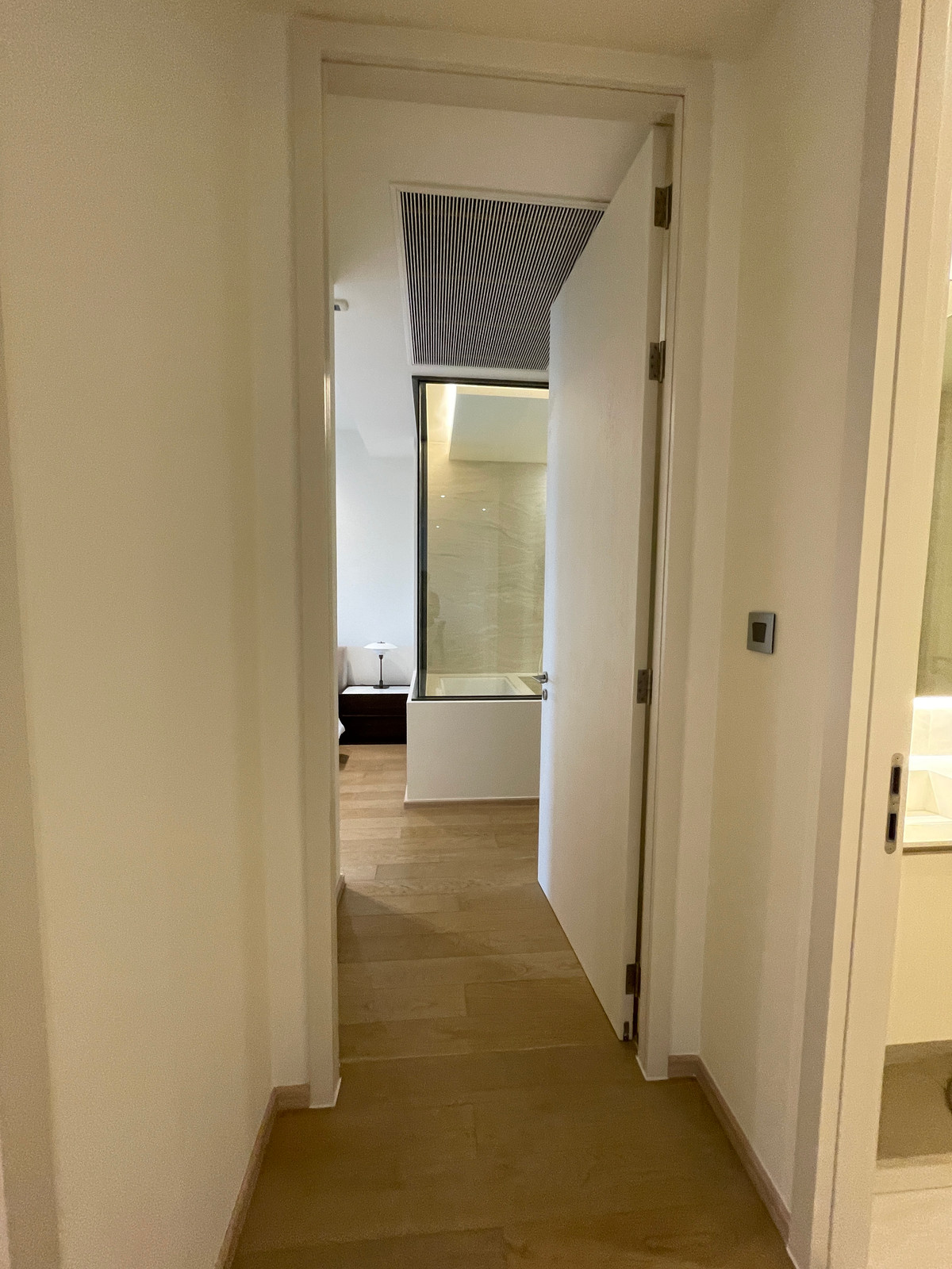 ขายคอนโดสุขุมวิท อโศก ทองหล่อ : [RARE UNIT] The Strand Thonglor – นิยามใหม่ของความหรูหราที่เงียบสงบ | 2 นอน ชั้นสูง (22) | เพียง 30 ม. จาก BTS ทองหล่อ