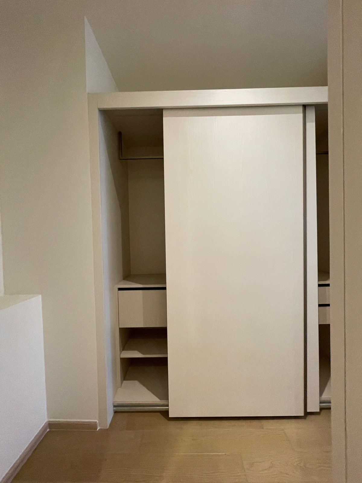 ขายคอนโดสุขุมวิท อโศก ทองหล่อ : [RARE UNIT] The Strand Thonglor – นิยามใหม่ของความหรูหราที่เงียบสงบ | 2 นอน ชั้นสูง (22) | เพียง 30 ม. จาก BTS ทองหล่อ